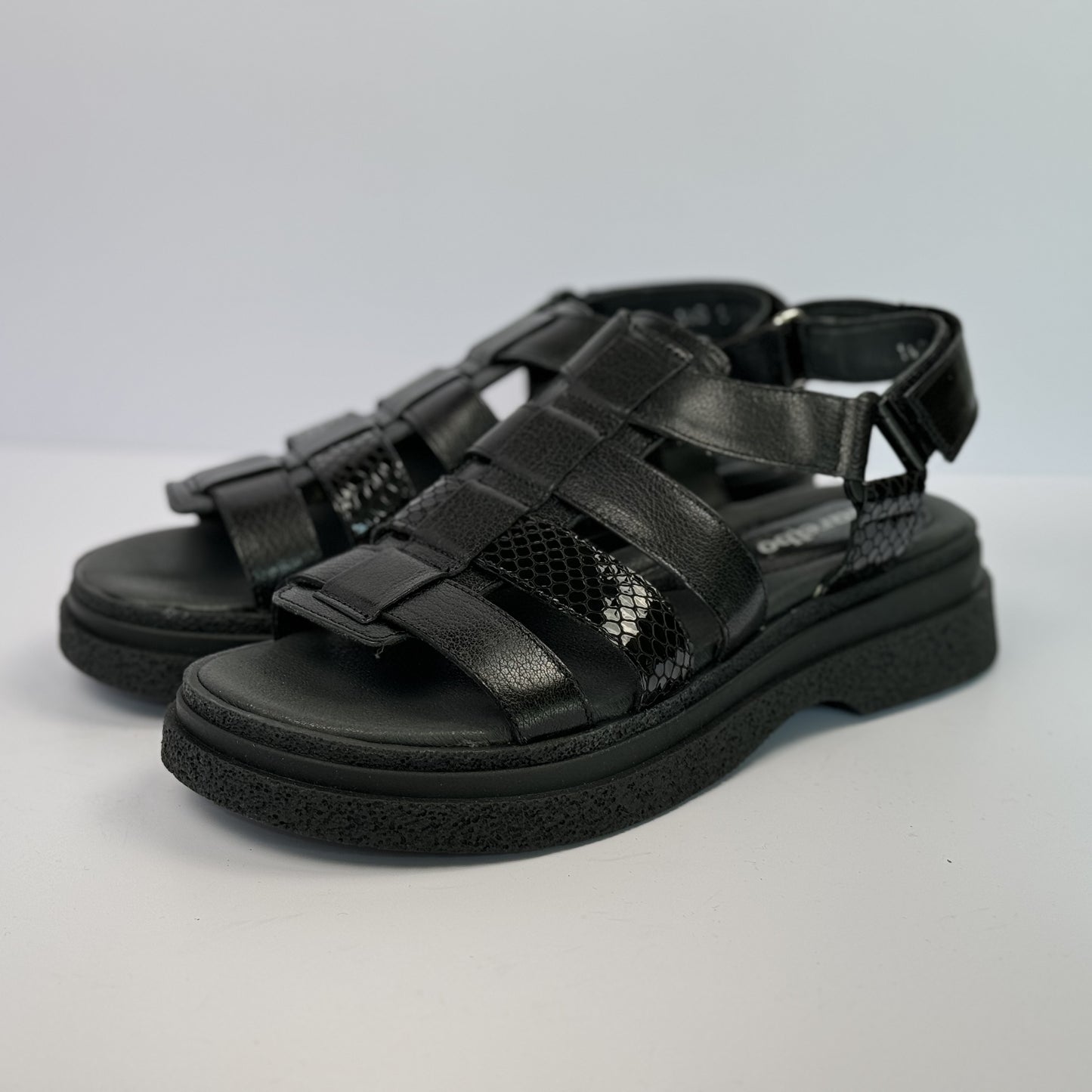 SANDALS 67