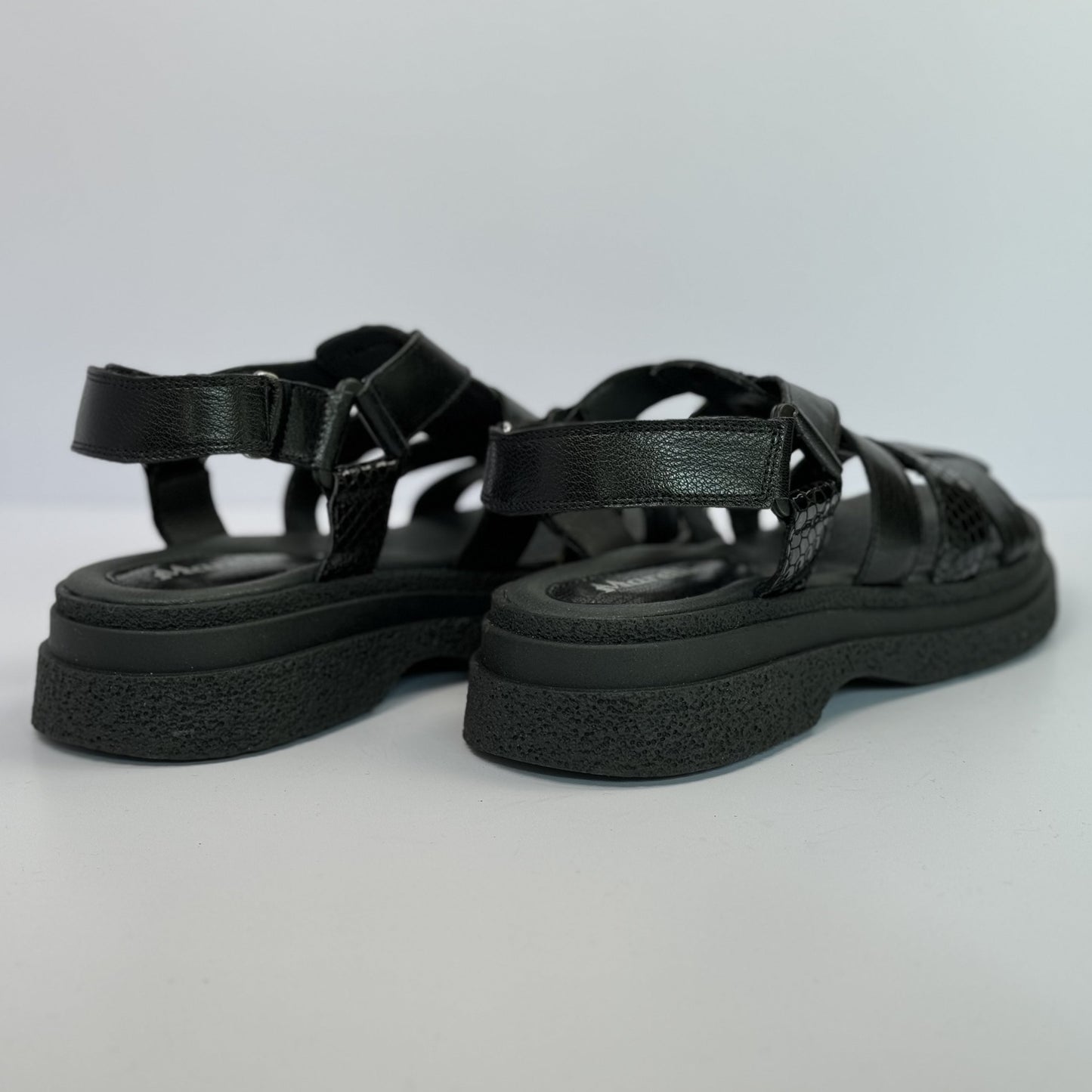 SANDALS 67