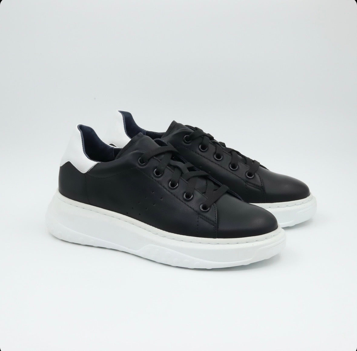 Sneaker 5101 Black and White
