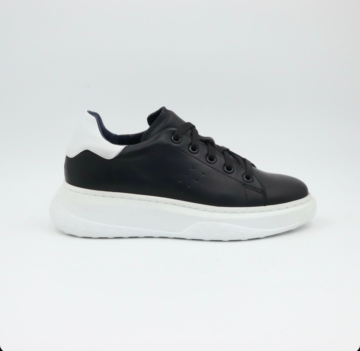 Sneaker 5101 Black and White