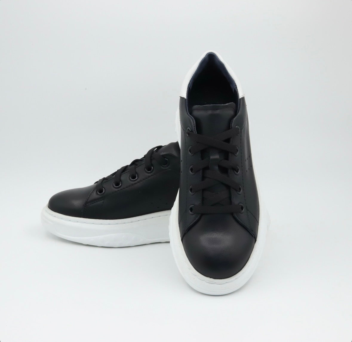 Sneaker 5101 Black and White