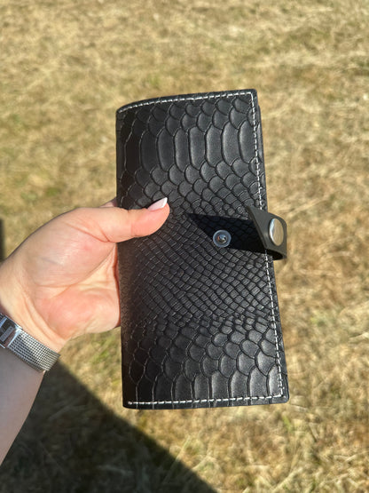 Women black-croco wallet